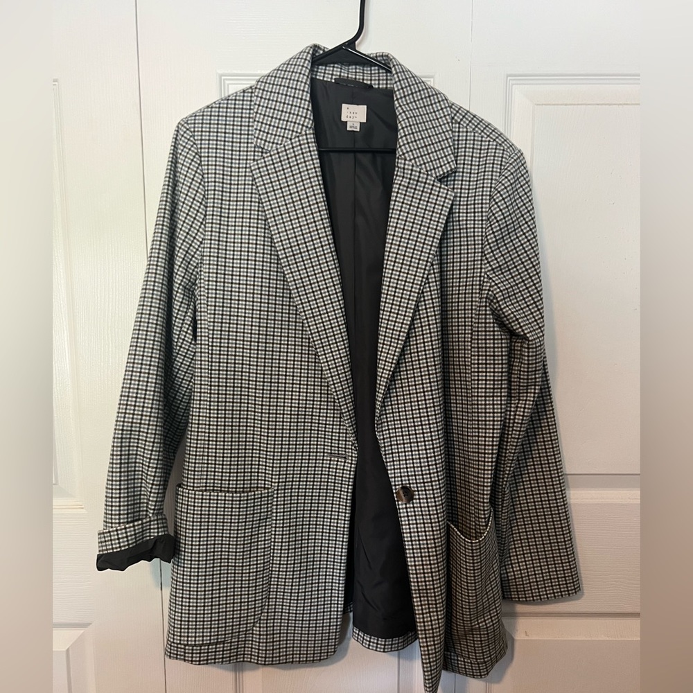 Like new, a new day blazer, blue and black, size Large